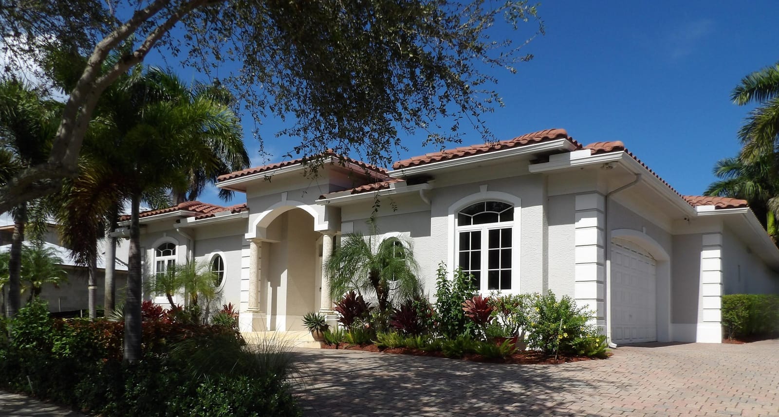 3710 Embassy Drive, West Palm Beach, FL 33401 photo 2