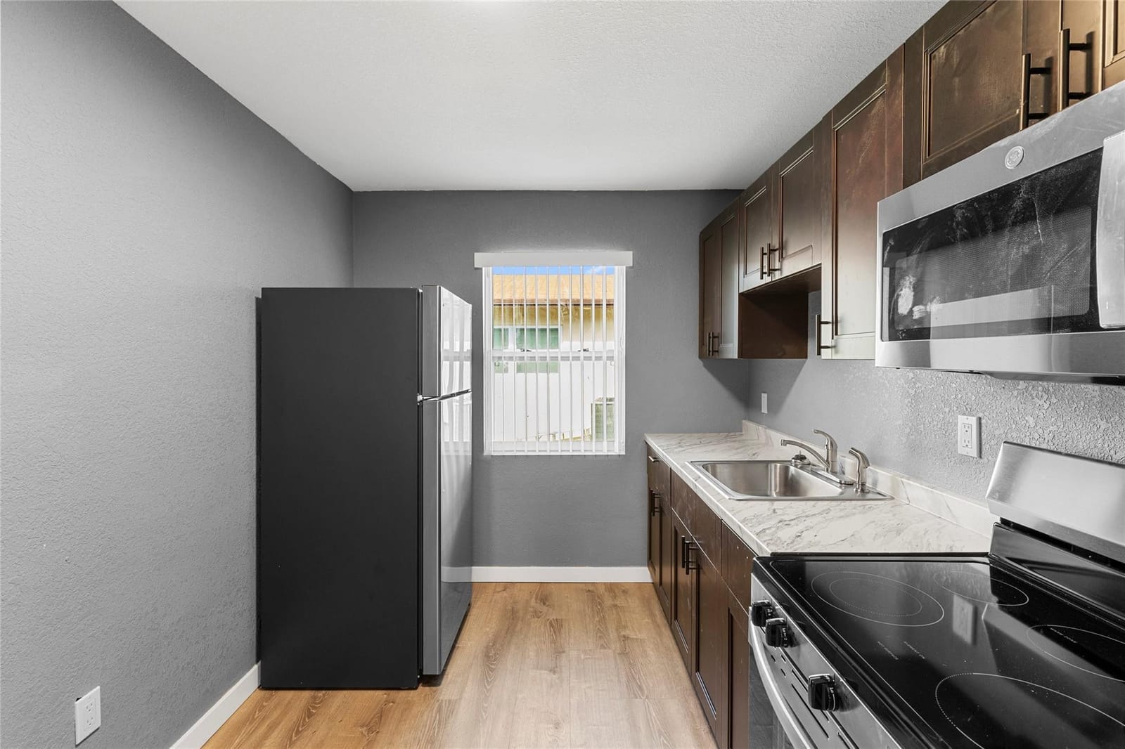 233 NW 12th Court — photo 4