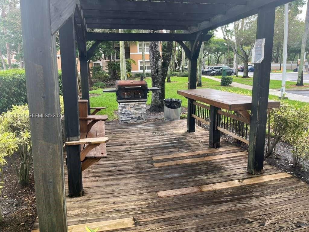 8821 Wiles Road 102, Coral Springs, FL 33067 photo 9