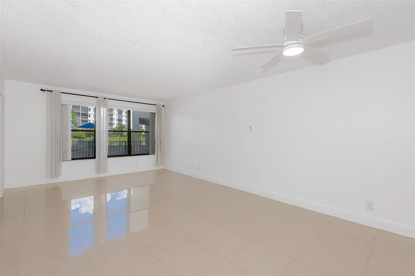 2307 S Cypress Bend Drive 108A — photo 2