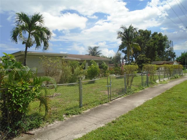 6791 Hope Street, Hollywood, FL 33024