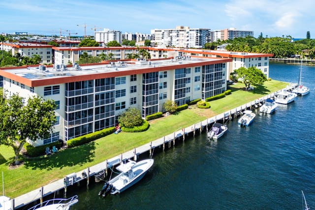 3050 NE 48th Court 402, sold in Palm Aire At Coral Key, Lighthouse Point, FL