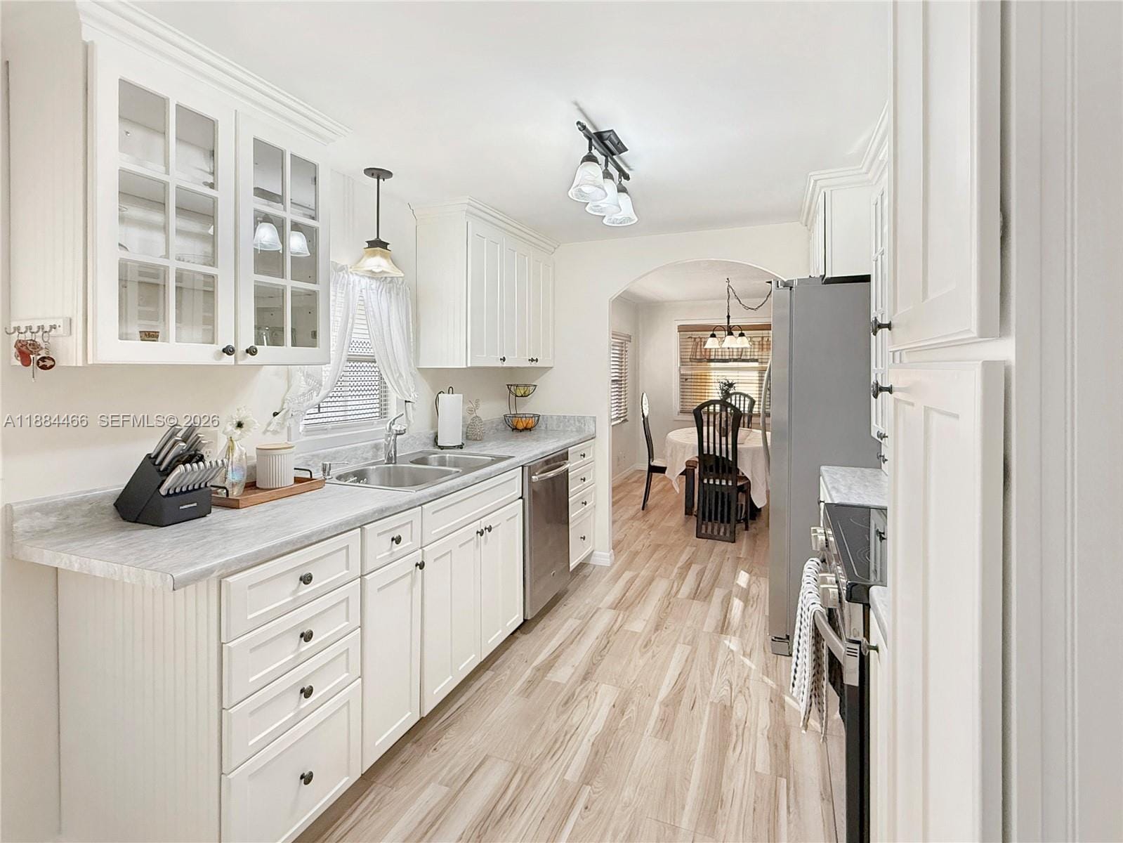 5720 Lakeshore Drive — photo 3