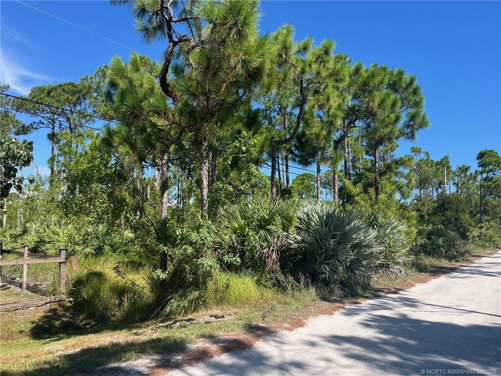 X Tree Top Trail, Port St. Lucie, FL 34951