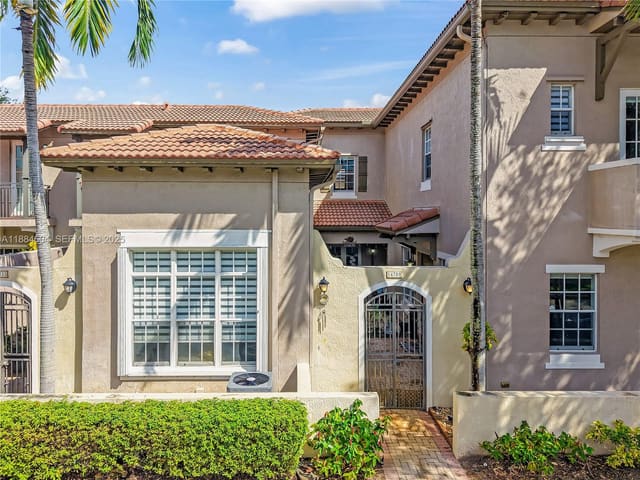 14709 SW 6th Street, Pembroke Pines, FL 33027