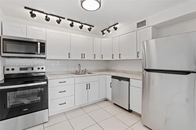302 Wellington C, West Palm Beach, FL 33417