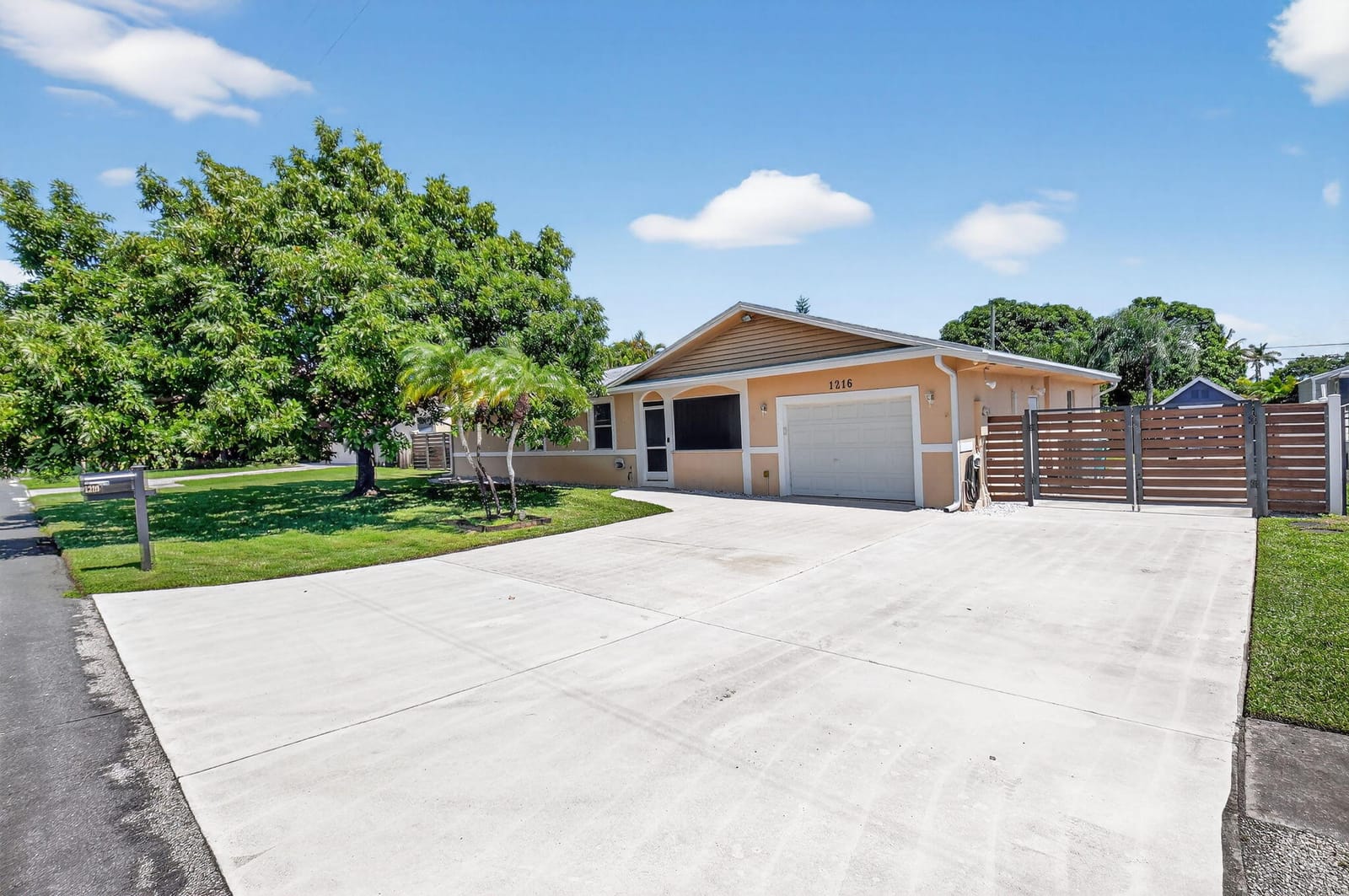 1216 NW 8th Court, Boynton Beach, FL 33426 photo 1