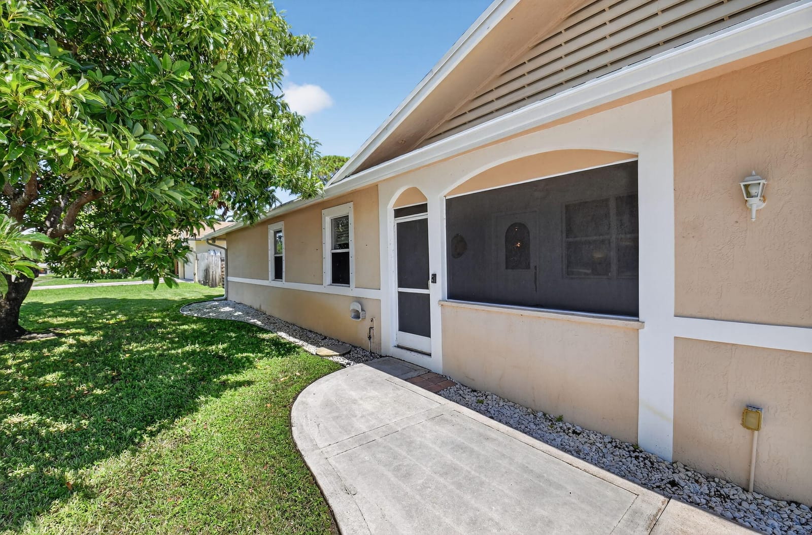 1216 NW 8th Court, Boynton Beach, FL 33426 photo 3