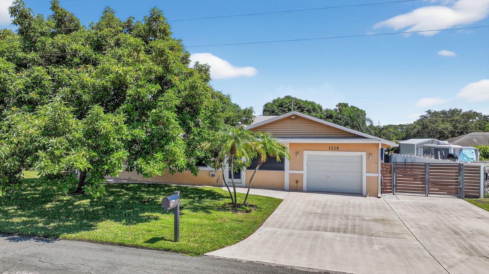 1216 NW 8th Court, Boynton Beach, FL 33426 photo 4