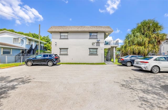 7311 NW 37th Street, Davie, FL 33024