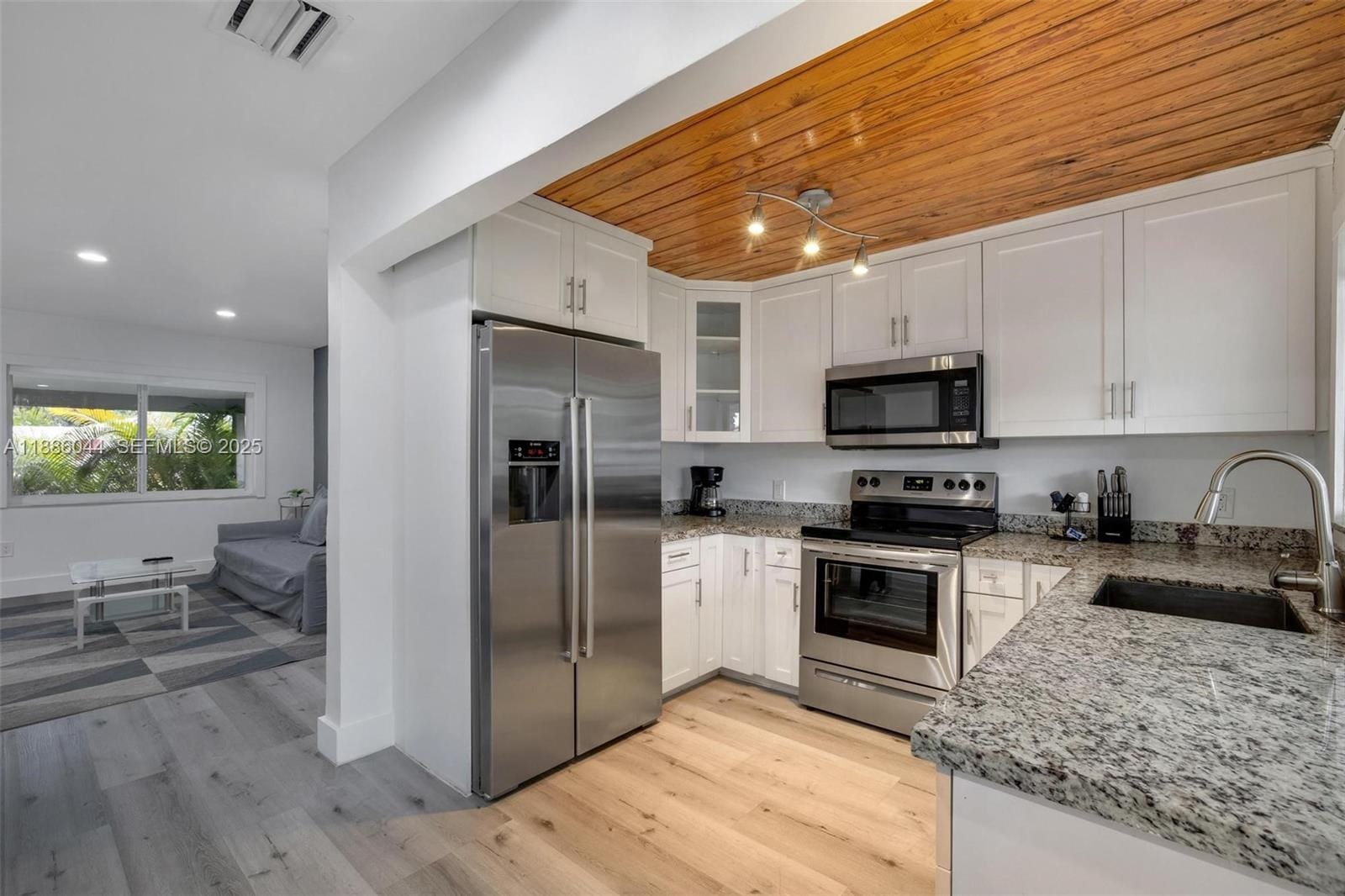670 Flagami Boulevard, Miami, FL 33144 photo 2
