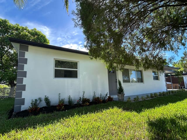 4040 NE 4th. Avenue, Deerfield Beach, FL 33064