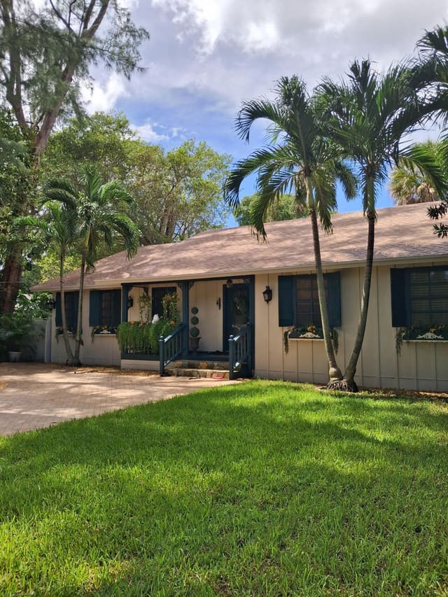 4015 Gem Lake Drive, sold in Glen Ridge
