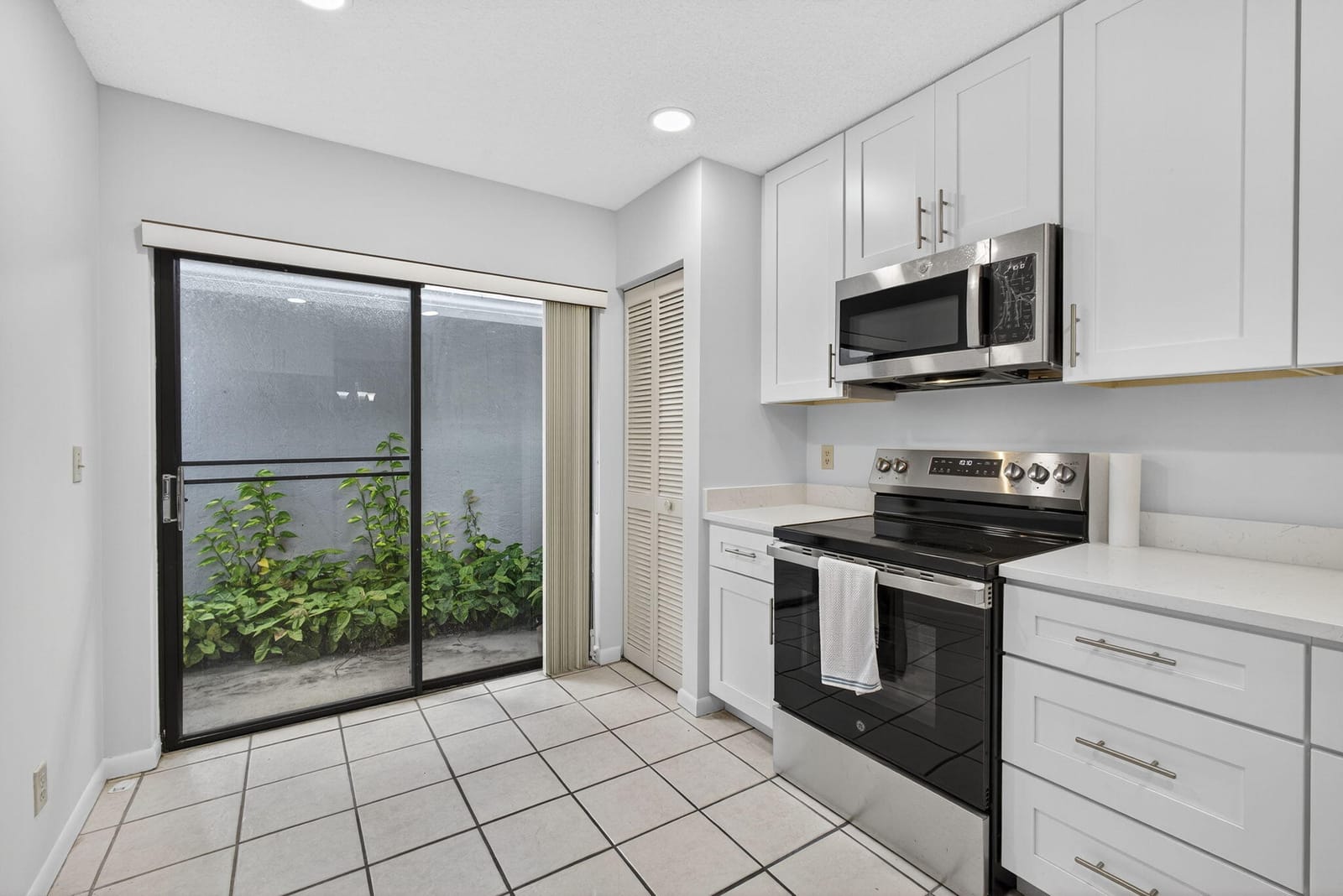 2641 Gately Drive W 2404, West Palm Beach, FL 33415 photo 20