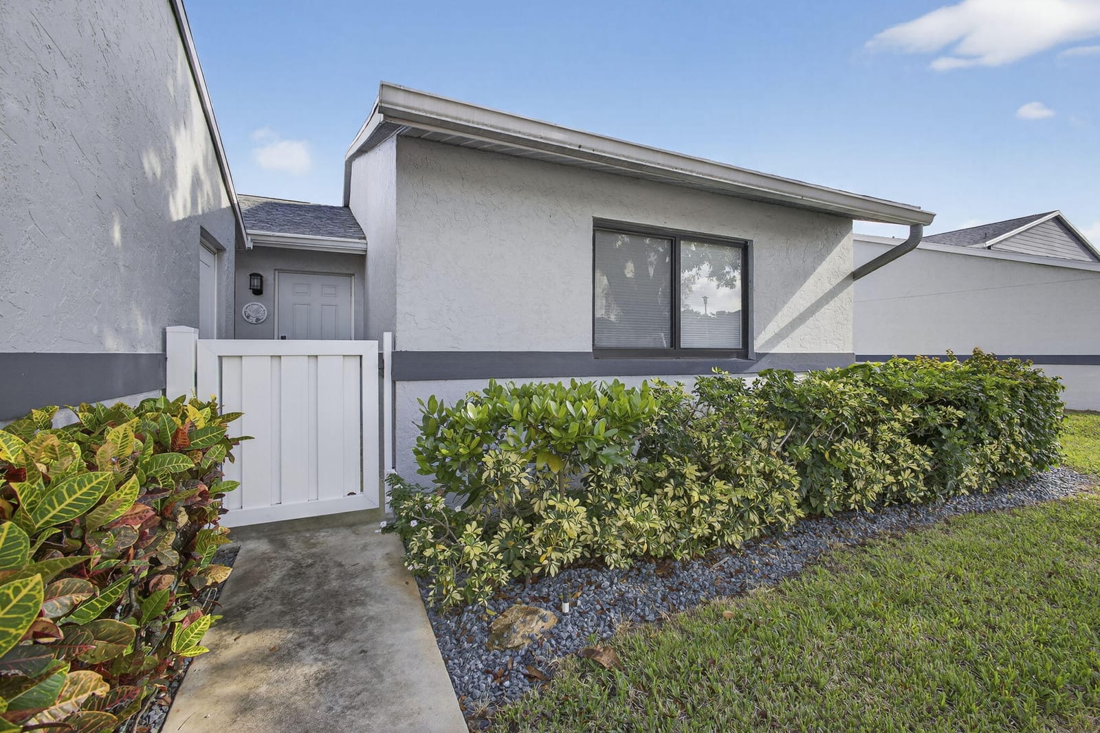 2641 Gately Drive W 2404, West Palm Beach, FL 33415 photo 4