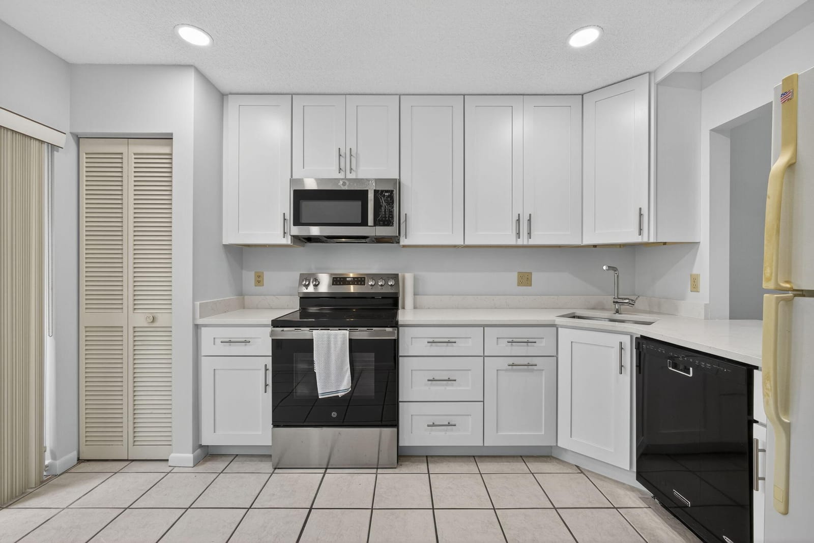 2641 Gately Drive W 2404, West Palm Beach, FL 33415 photo 10