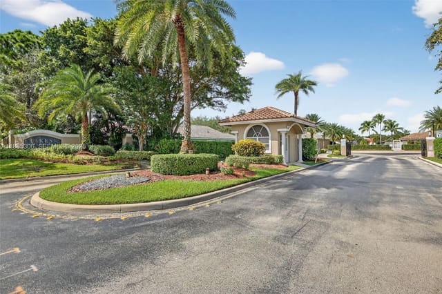 5957 NW 77th Drive, sold in Lakes AT Parkland, Parkland, FL