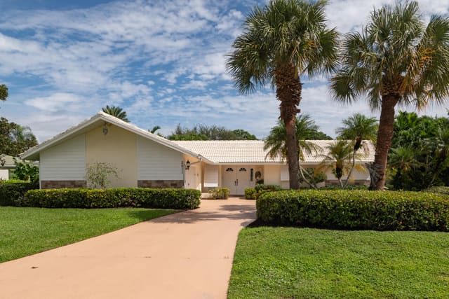 2811 SE Fairway W, Stuart, FL 34997