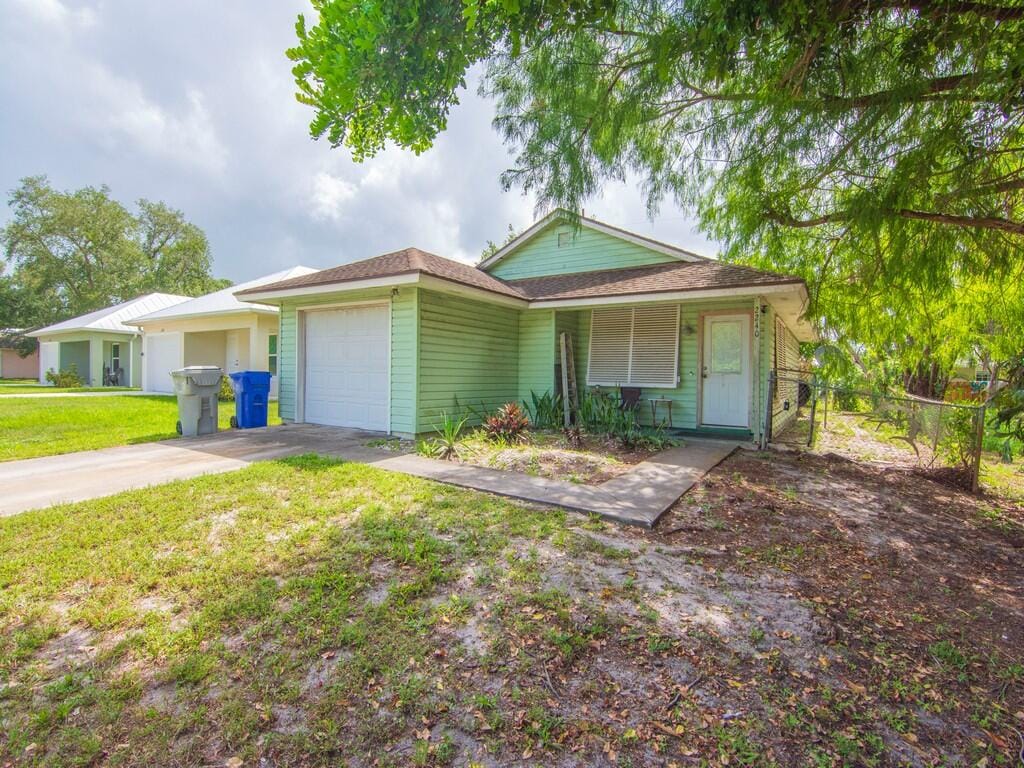 2240 86th Drive, Vero Beach, FL 32966 photo 2