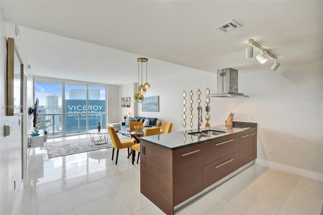 485 Brickell Avenue 4207, Miami, FL 33131
