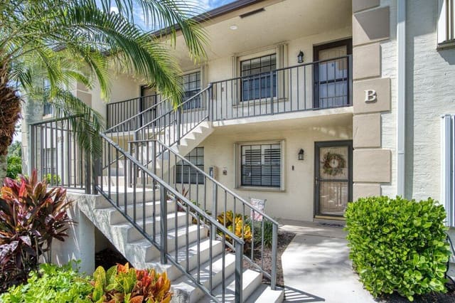 1402 Pinecrest Circle B, sold in Pine Crest Condo, Jupiter, FL