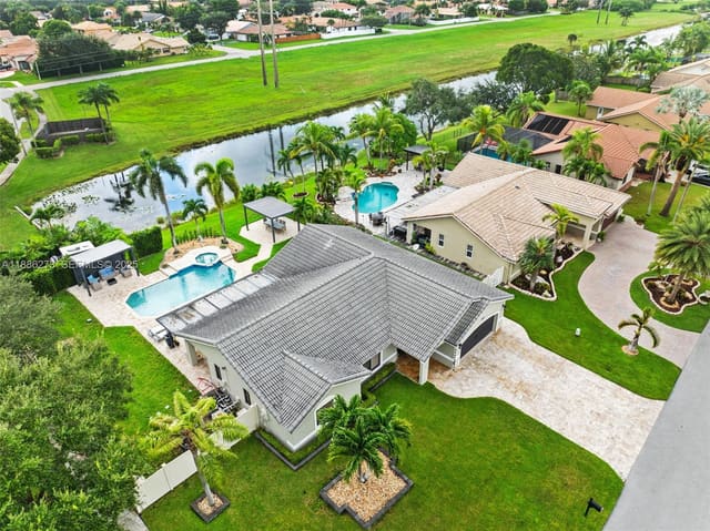 6411 Olde Moat Way, Davie, FL 33331