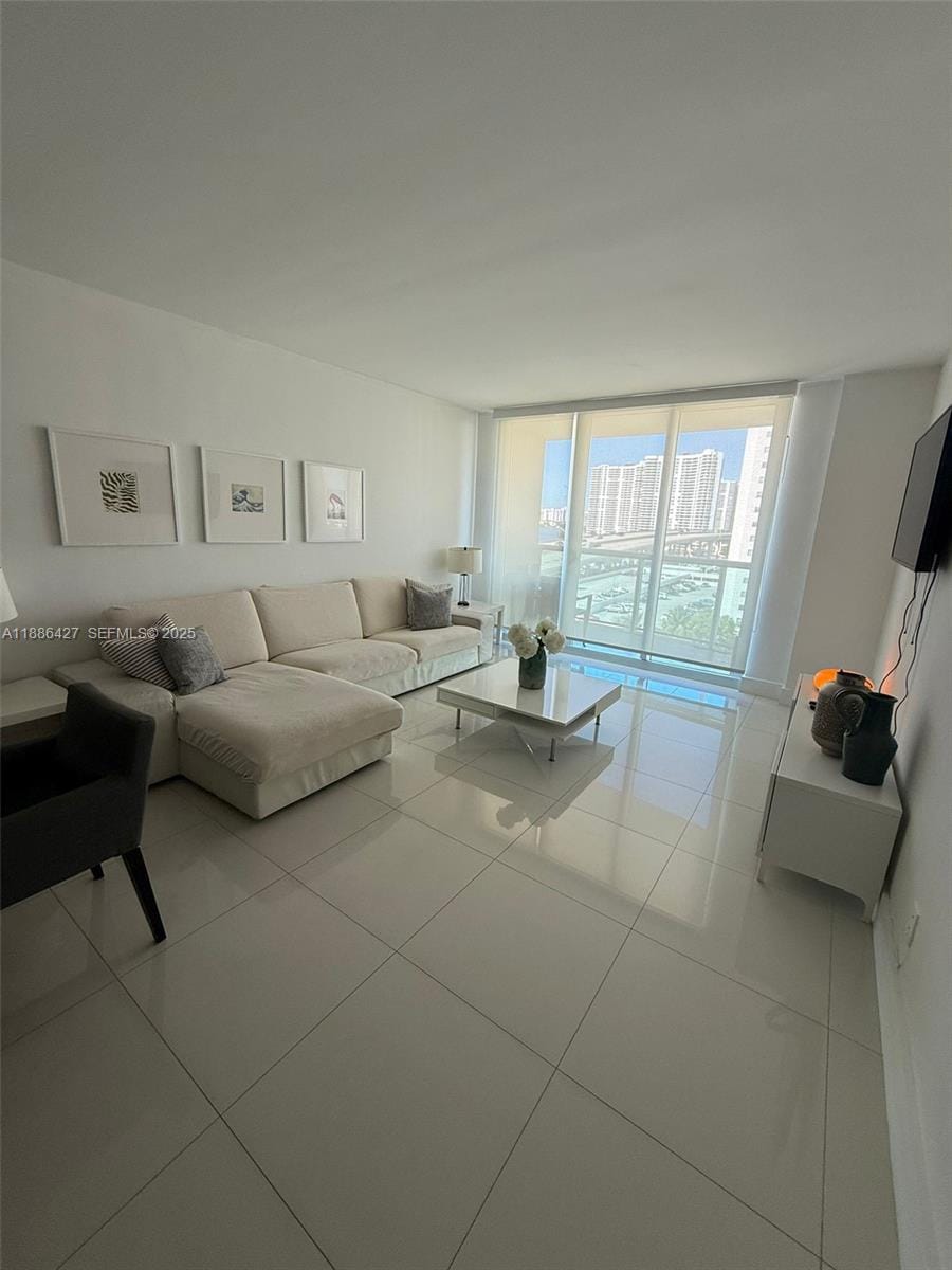 19370 Collins Avenue 904 — photo 9