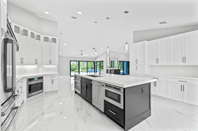 15555 De Havilland Court, Wellington, FL 33414