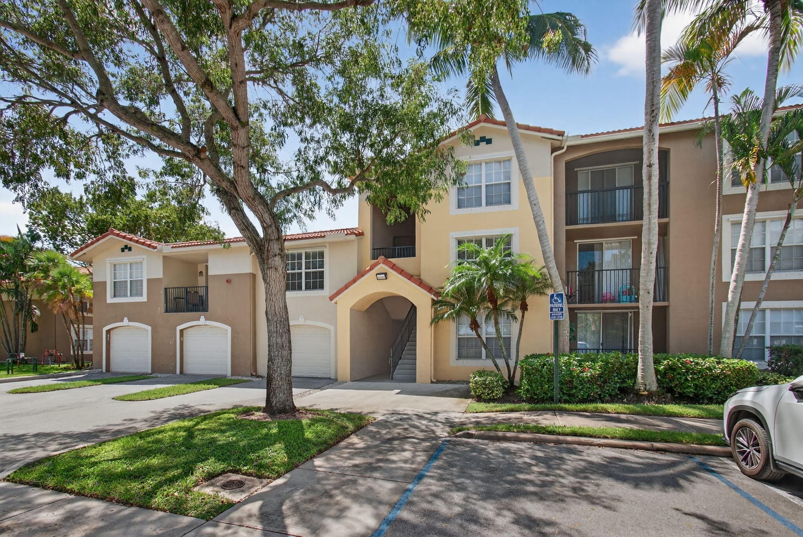 15185 Michelangelo Boulevard 202 — photo 2