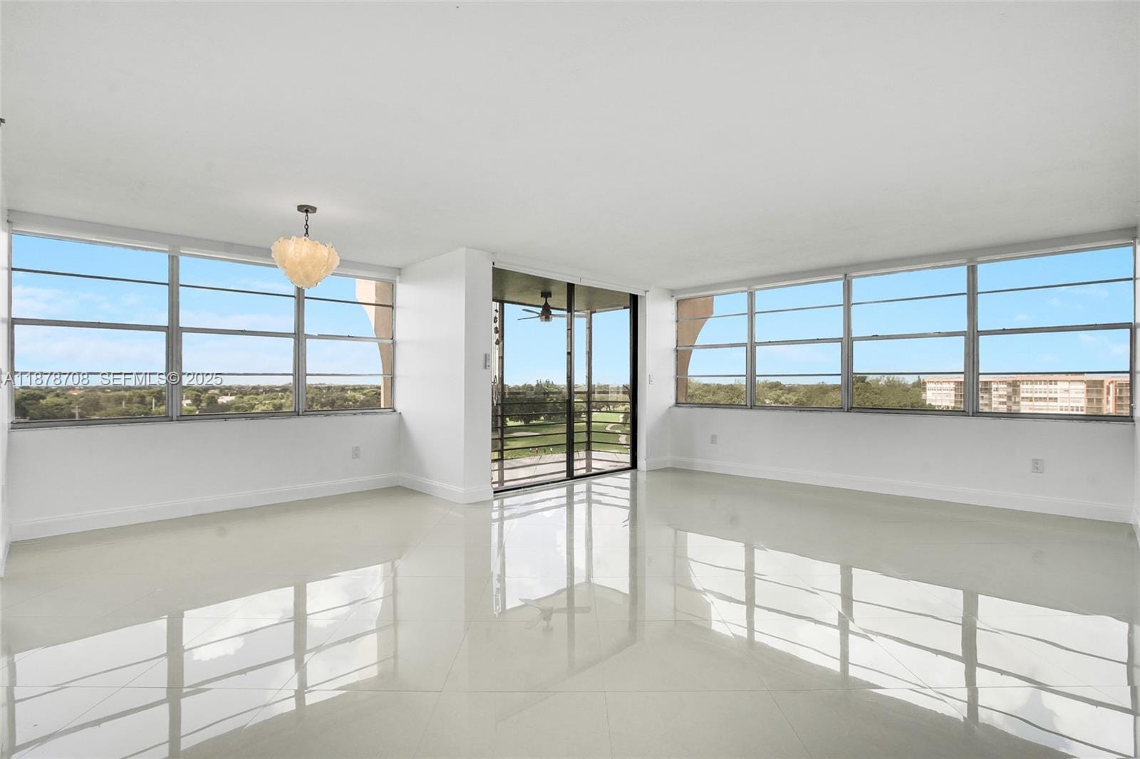 1100 Saint Charles Place PH5 — photo 2