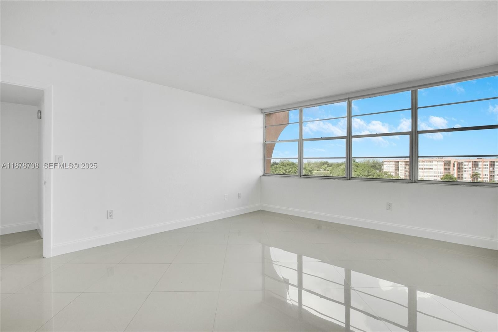 1100 Saint Charles Place PH5 — photo 4