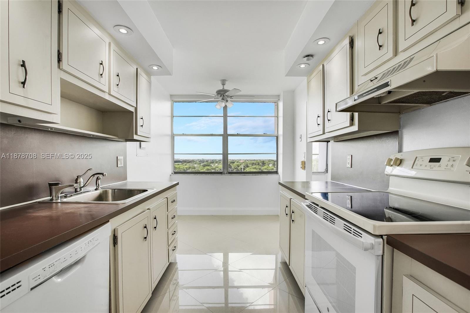 1100 Saint Charles Place PH5 — photo 6