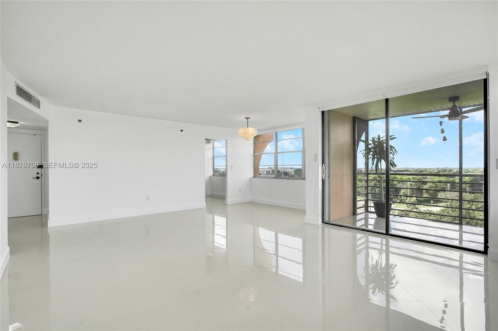 1100 Saint Charles Place PH5 — photo 7