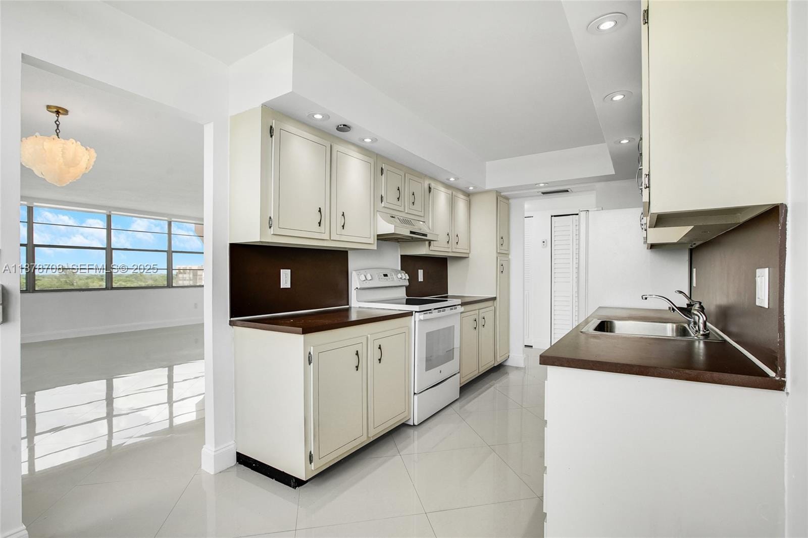 1100 Saint Charles Place PH5 — photo 8