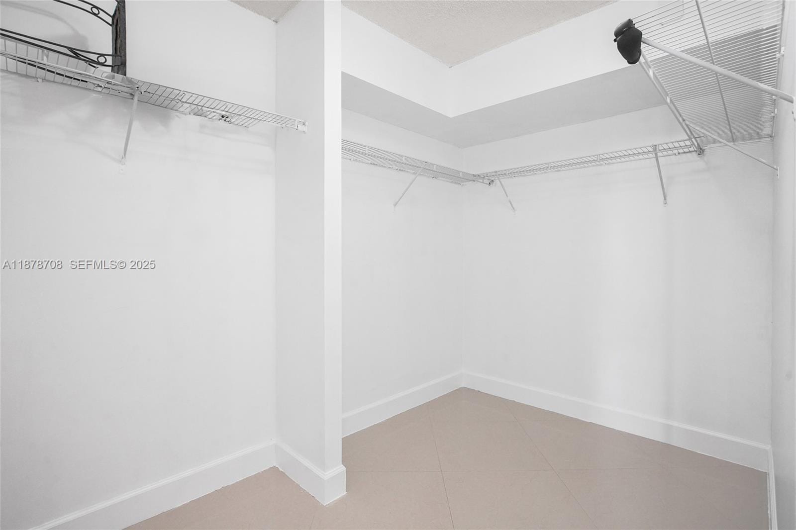 1100 Saint Charles Place PH5 — photo 10