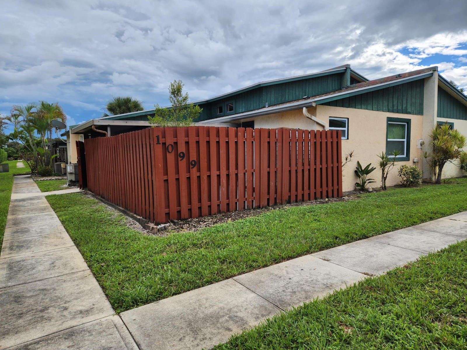 1099 Manor Drive, Palm Springs, FL 33461