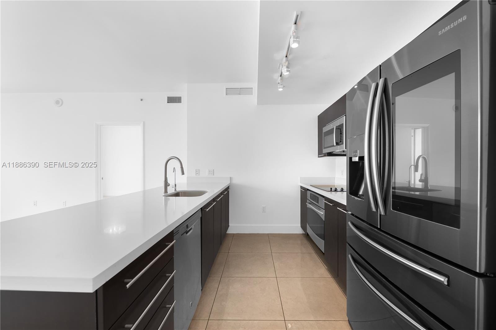 90 SW 3rd Street 3305 — photo 4