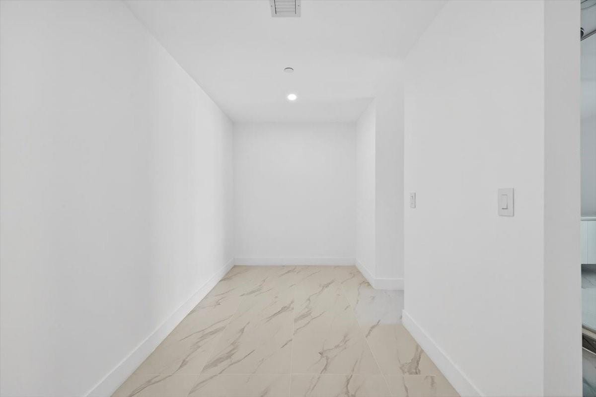 700 NE 24th Street 5202 — photo 9