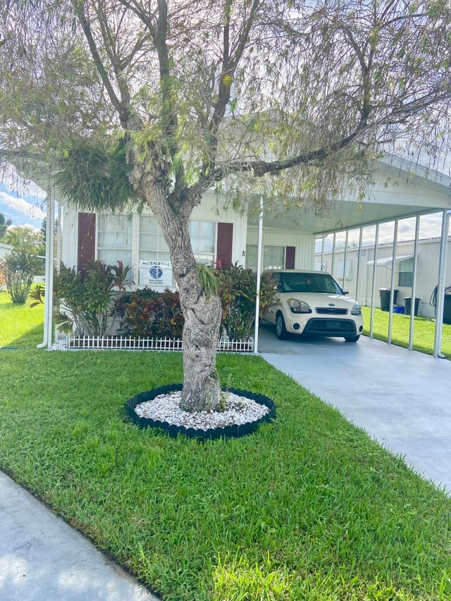 8 Florencia Ln, Port St. Lucie, FL 34952