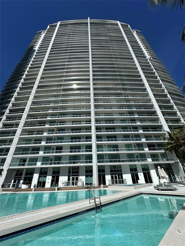 1Q. JKL,M SW 3rd Street 1603, Miami, FL 33130