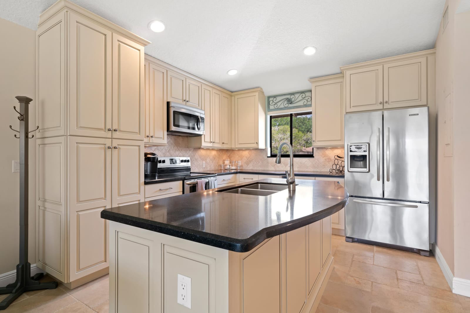 711 Club Drive, Palm Beach Gardens, FL 33418