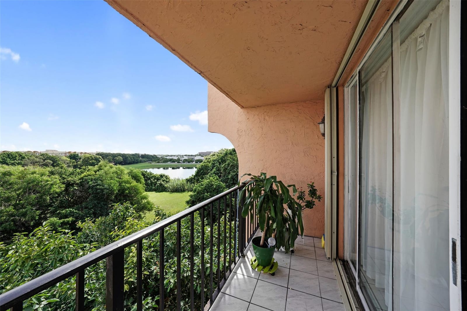 9688 Fontainebleau Boulevard 610, Miami, FL 33172 photo 14