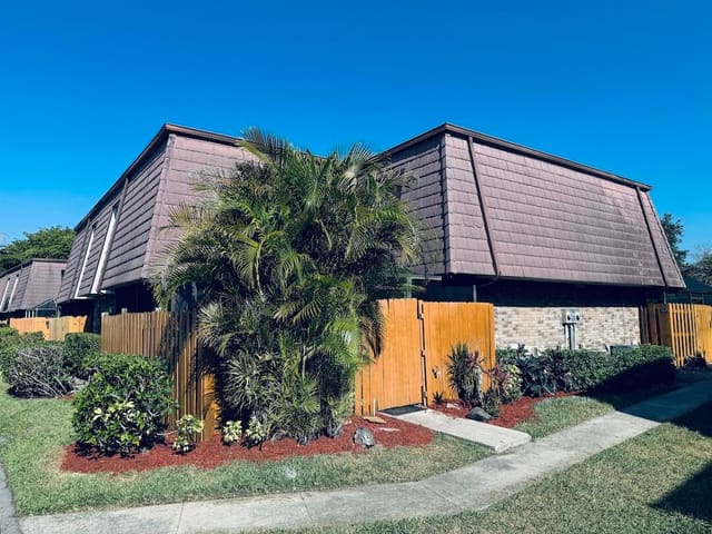7674 Courtyard Run Run W, sold in Courtyards At Boca Ii, Boca Raton, FL