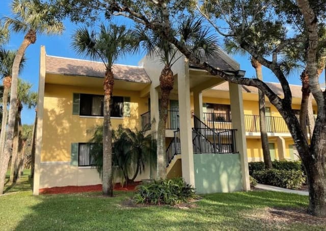 901 Meadows Circle 901, sold in Meadows On The Green Condo, Boynton Beach, FL