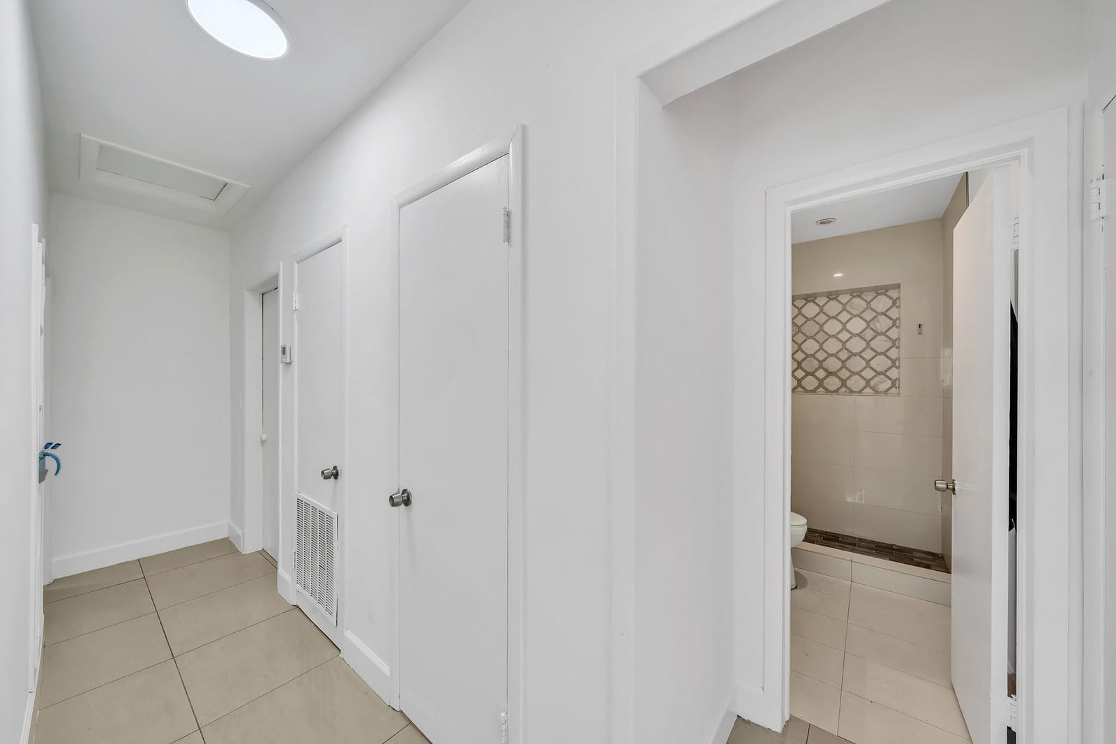 16010 NE 5th Avenue, Miami, FL 33162 photo 16