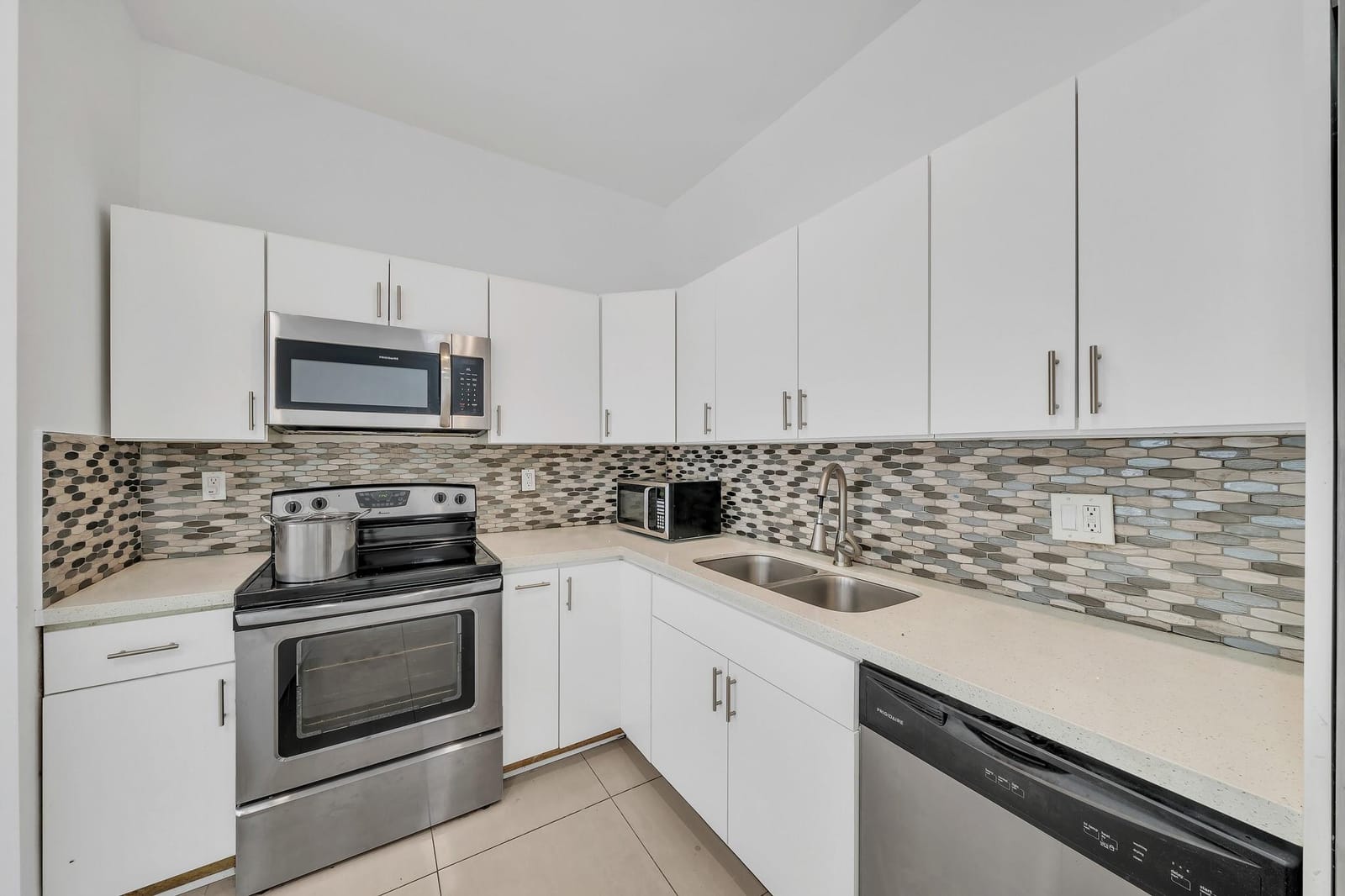 16010 NE 5th Avenue, Miami, FL 33162 photo 4