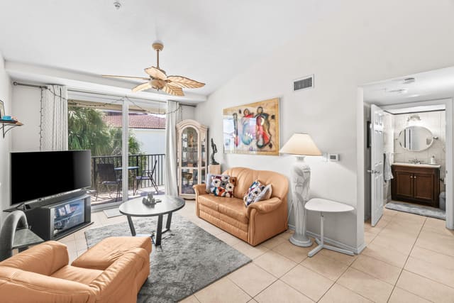 320 Villa Circle, Boynton Beach, FL 33435