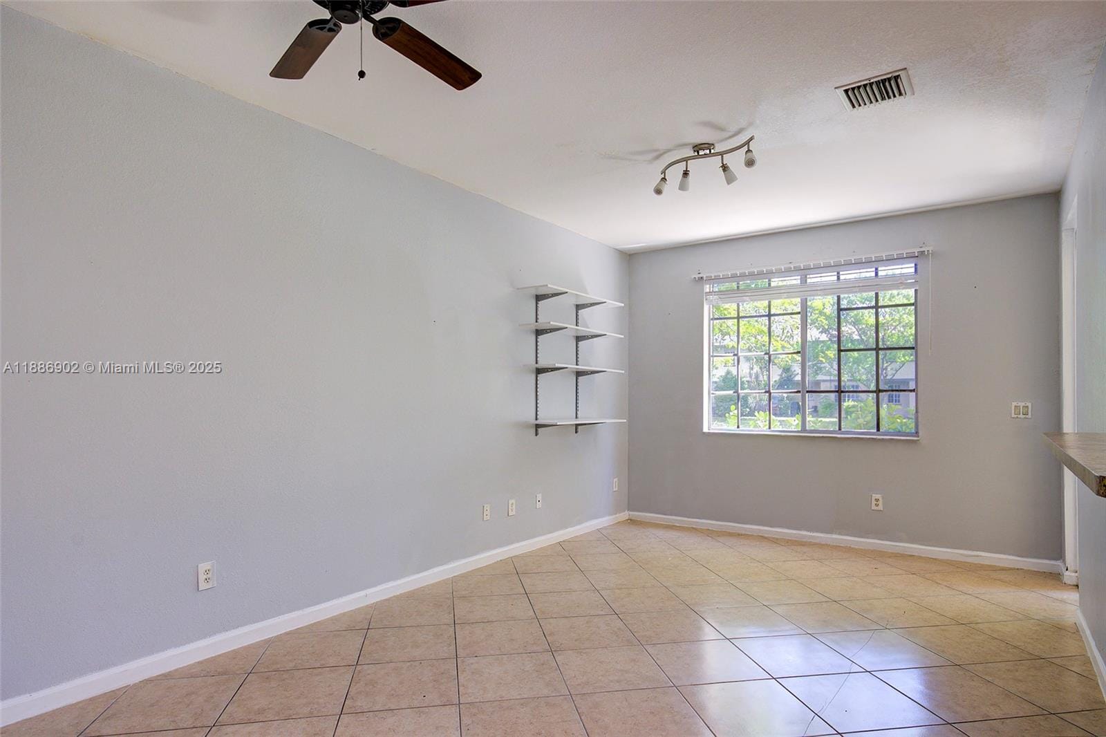 1112 Lucaya Drive, Riviera Beach, FL 33404 photo 4