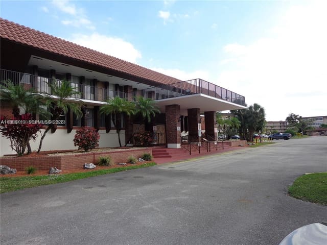 2901 NW 47th Terrace 248B, Lauderdale Lakes, FL 33313