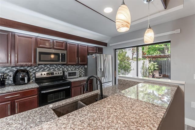 9146 SW 23rd Street, Davie, FL 33324